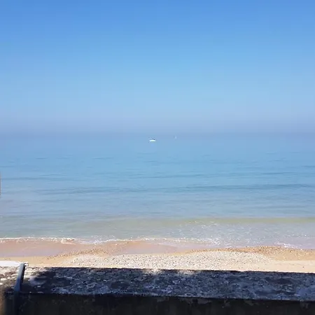 Apartment Les Pieds Dans L Eau Avec Vue Splendide Sur La Mer
