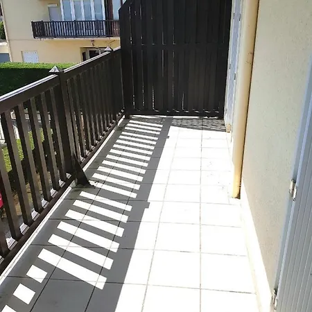 Les Pieds Dans L Eau Avec Vue Splendide Sur La Mer * Bernieres-sur-Mer
